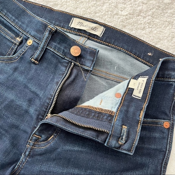 Madewell 9" Mid-Rise Skinny Jeans in Larkspur Wash: TENCEL™ Denim Edition - Picture 4 of 9